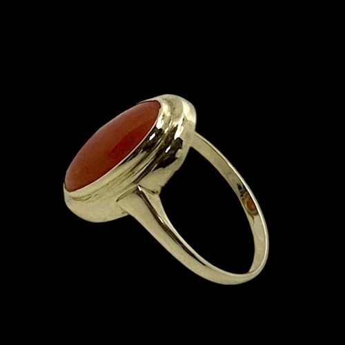 Gold ring with Mediterranean coral like new