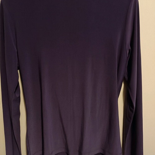 Women's purple wrap blouse like new with small jewel, size S