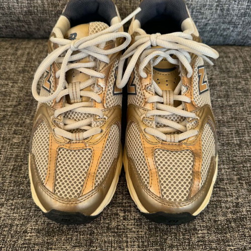 New Balance 530 women's athletic shoes size 38, like new, beige gold