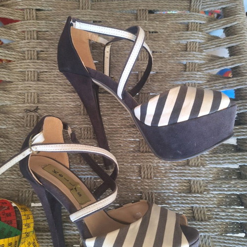 Kelly's pumps size 37 like new, black and white