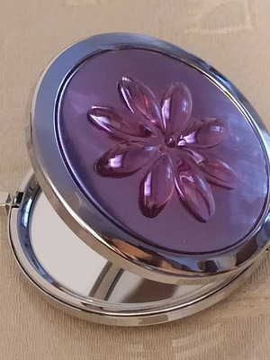 Women's compact mirror