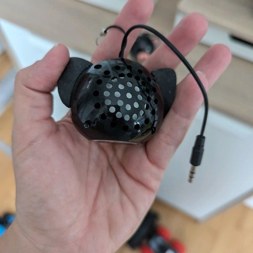 Bluetooth wireless speakers like new