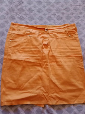 Short skirt like new, orange, size XL