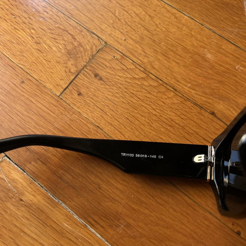 Prada sunglasses like new, black