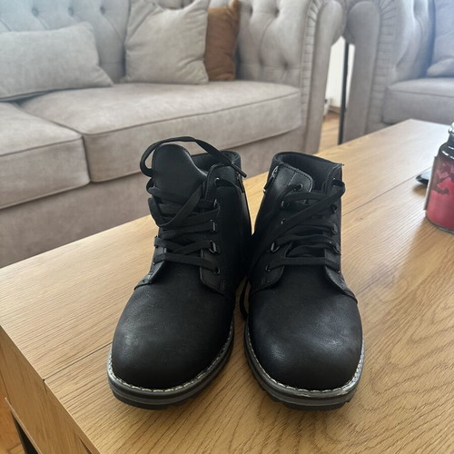 Laguna men's black ankle boots like new with laces size 42