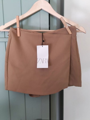 Skort beige Zara new with tags, size XS