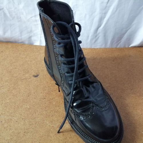 Live+ech black leather women's brogue boots size 37