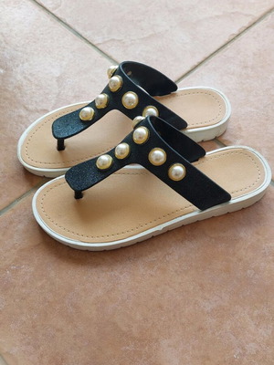 Slippers-sandals with studs like new, size 39, black and white