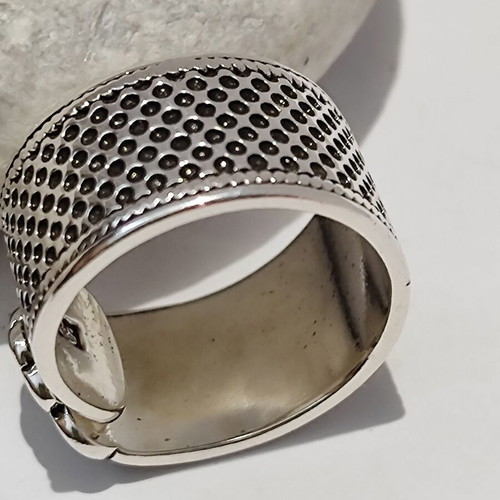 925 Silver Ring like new with vintage design
