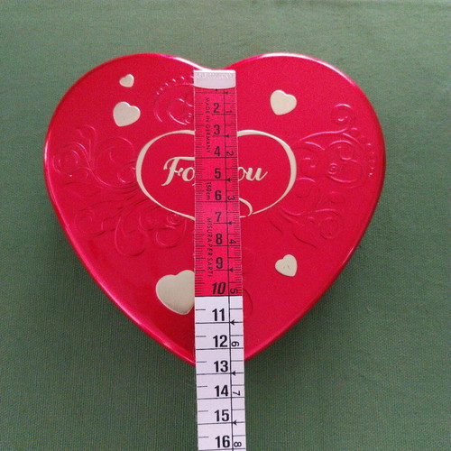 Metal heart-shaped box like new