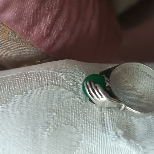 Silver ring 925 with green stone like new, size 18-19mm
