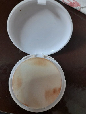 Avene face sunscreen used SPF 50, 10g, darker shade