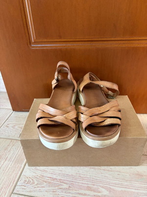Carmela Footwear δερμάτινα πέδιλα πλατφόρμες μεταχειρισμένα, μέγεθος 38, καφέ
