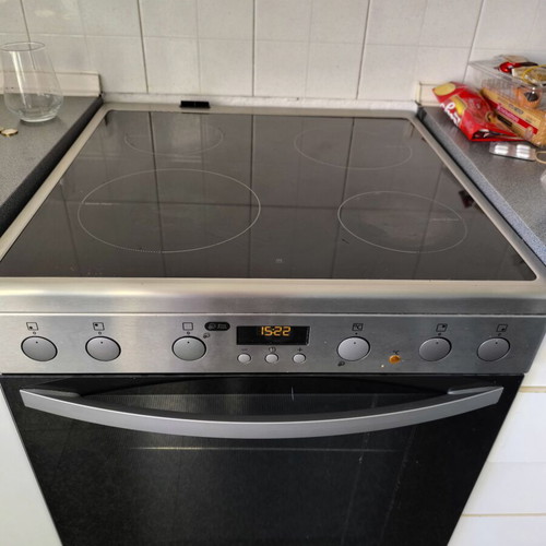 Zanussi ZCV65320XA electric stove used, bought October 2023