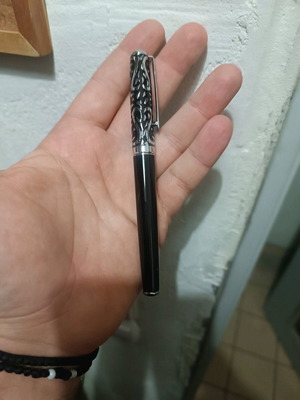 Reynolds ballpoint pen like new with case, modern design