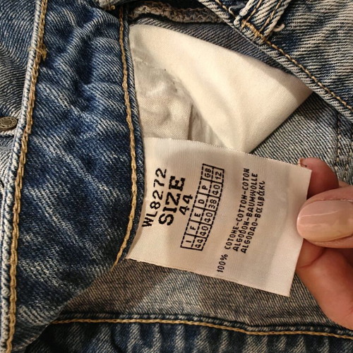 Short denim shorts like new, with pockets, blue