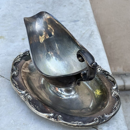 Vintage silver-plated gravy boat with base, used, 24x10 cm