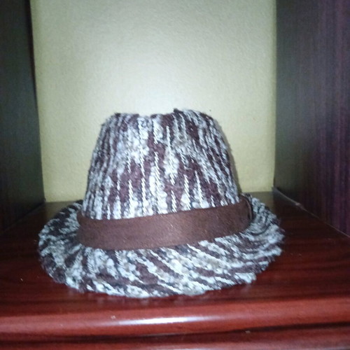 Winter hat like new, size medium, beige and brown