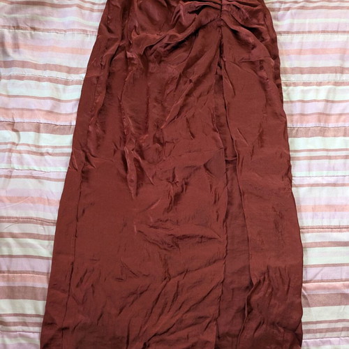 Zara skirt new with zipper and slit, size XS, burgundy