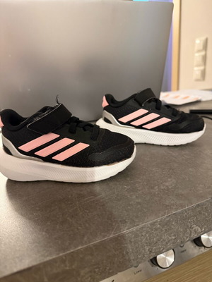 Adidas Cloud Foam No 23 αθλητικά παπούτσια για κοριτσάκια σαν καινούργια, μαύρα