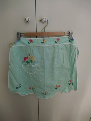 Vintage cooking apron veraman with applique design like new