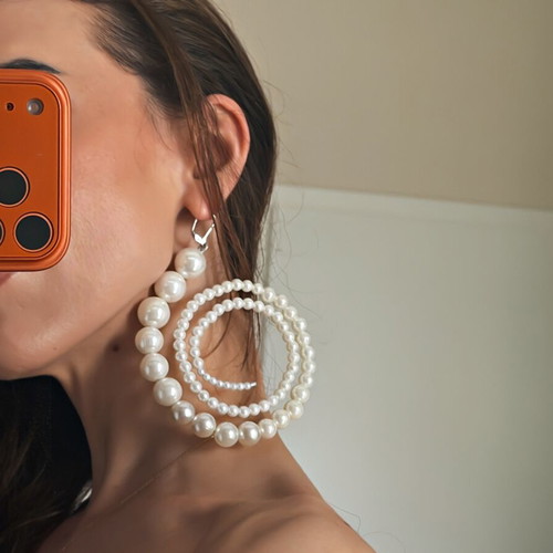 Anelia Art designs earrings like new, white