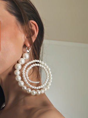 Anelia Art designs earrings like new, white