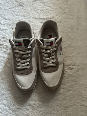 Tommy Jeans sneakers used with small cleanable mark, size 39, beige brown