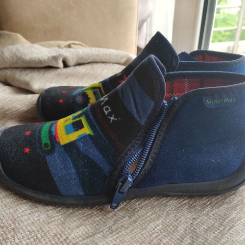 Mini Max slippers size 32 like new, with zipper, black and blue