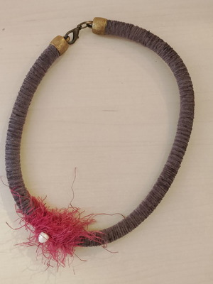 Handmade necklace like new, brown and red