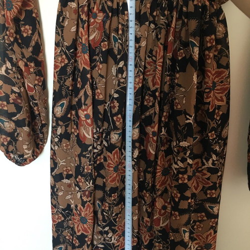 Floral dress like new, one size with elastic waist and sleeves