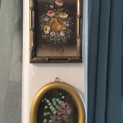 Set of 2 oil paintings on canvas like new, oval 15x12 and square 16x12