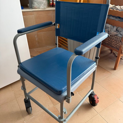 Cyan Mobik Shower Chair like new with container