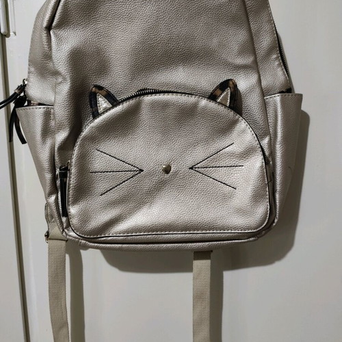 Accessorize backpack used with cat design in gold color