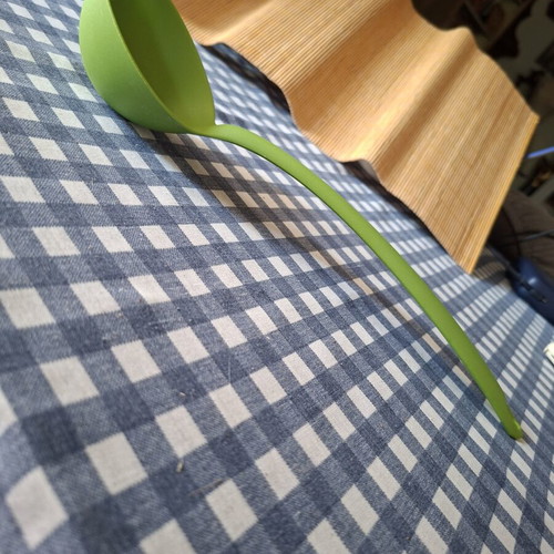 Green heat-resistant ladle up to 210 degrees Celsius