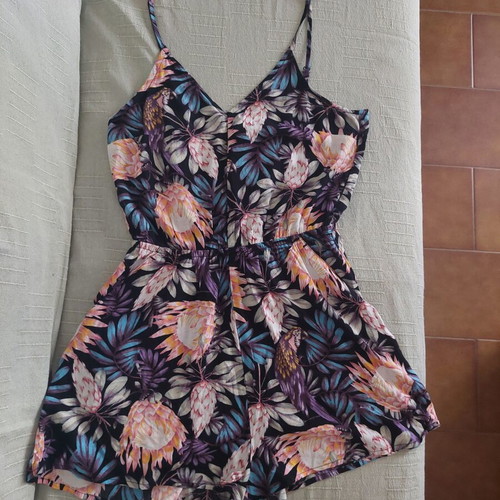 H&M jumpsuit shorts like new, tropical print, size S