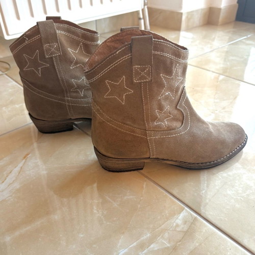 Women’s suede ankle boots size 40 in brown, like new