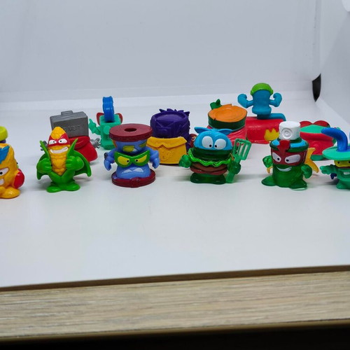 Superzings Superthings collectible figures set of 15 like new