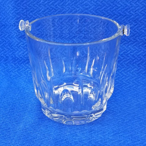 Ice bucket used in good condition