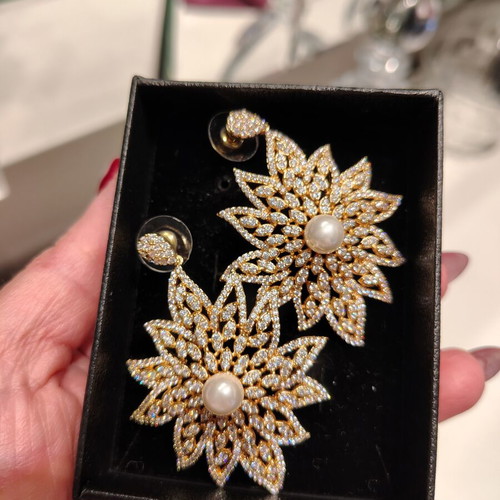 Gold earrings with zircon and pearls like new
