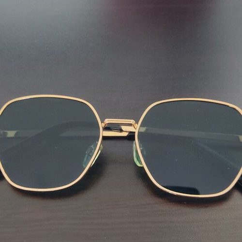 Sunglasses like new, black and gold