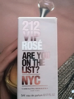 Μινιατούρα Carolina Herrera 212 VIP Rosé Eau de Parfum καινούργιο