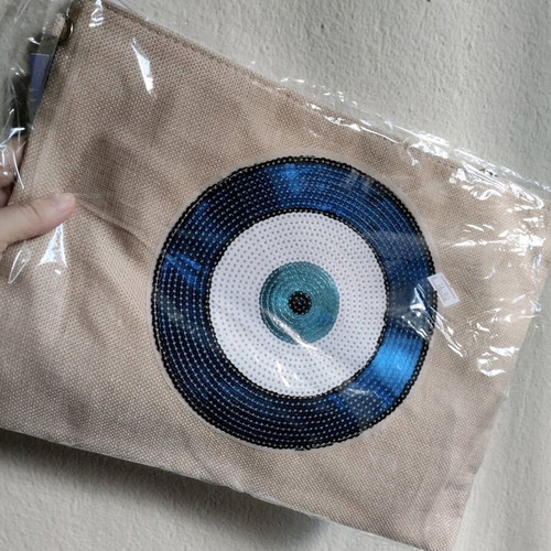 Medium-sized summer bag.