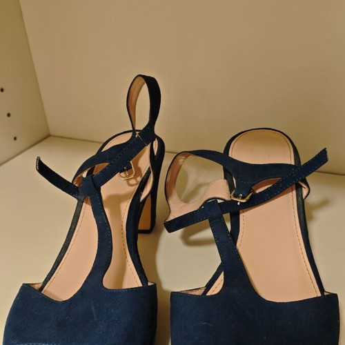 Dark blue suede T-strap platform sandals size 41 like new