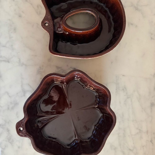 Set of 2 ceramic kitchen baking molds like new