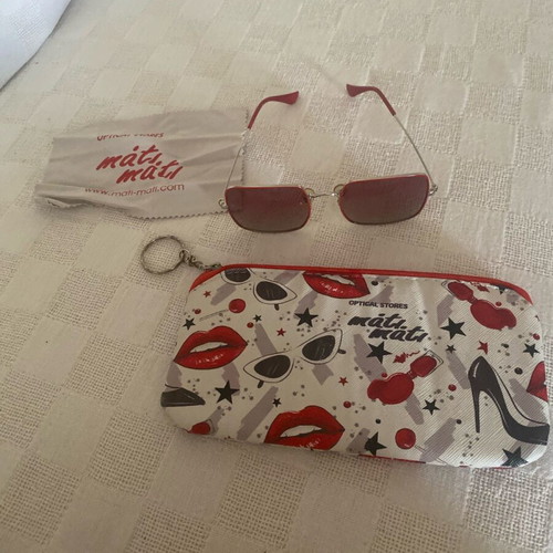 Mati Mati children's sunglasses like new with red frame