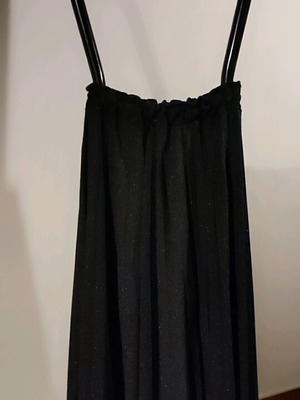 Black pleated maxi skirt used with glitter and elastic waist