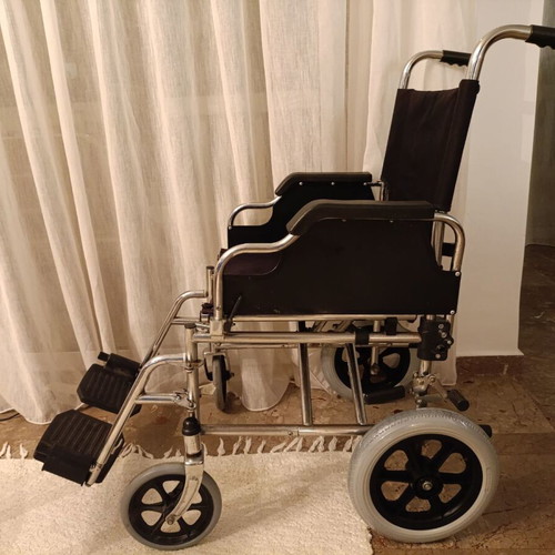 Wheelchair like new, foldable with attendant brakes
