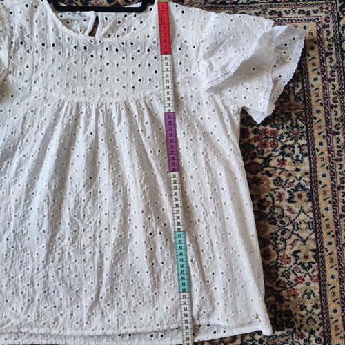 Regalinas white top with broderie embroidery and ruffles, like new, size S/M