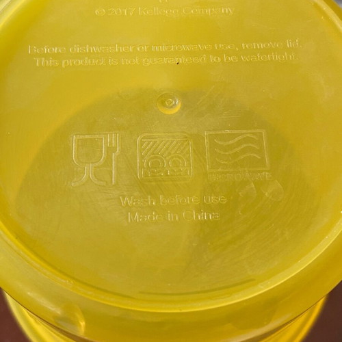 Children's lunchbox like new with built-in spoon